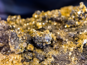 mineria-analisis-ensayo-slab (1).webp